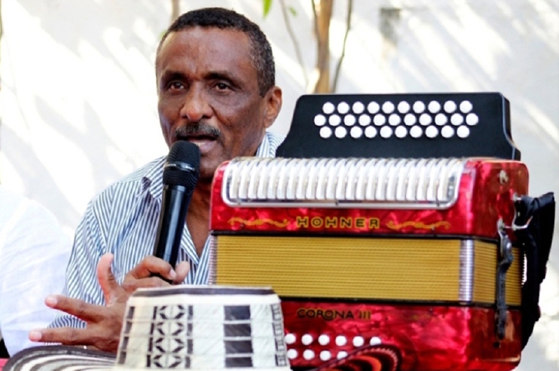 Luis Durán estudió ingeniería civil, pero debutó como compositor y cantante cuando los músicos se apartaron del vallenato tradicional. / Jaider Santana / Fundación Festival de la Leyenda Vallenata