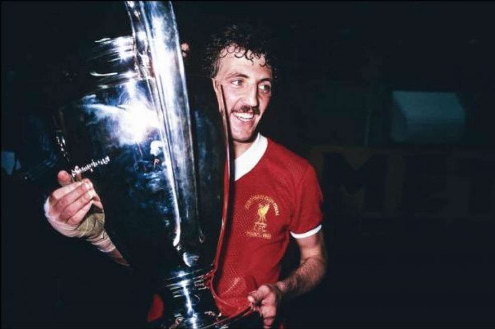 Alan Kennedy, lateral izquierdo del Liverpool, quien anotó un gol definitivo contra el Real Madrid en la final de la Liga de Campeones de 1981. / AFP