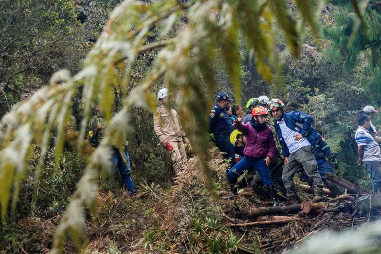 Organismos de socorro trabajan este 14 de noviembre en la zona de Arboreto, en La Calera, para tratar de encontrar a una persona reportada como desaparecida.