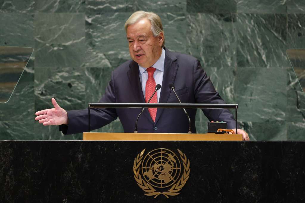 New York (United States), 24/09/2024.- United Nations (UN) Secretary-General Antonio Guterres gestures as he speaks during the General Debate of the 79th session of the United Nations General Assembly at United Nations Headquarters in New York, New York, USA, 24 September 2024. The annual high-level General Debate gathers world leaders from 24 to 28 September, and 30 September under the theme, 'Leaving no one behind: acting together for the advancement of peace, sustainable development and human dignity for present and future generations'. (Nueva York) EFE/EPA/JUSTIN LANE