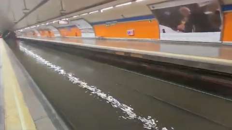 Alerta roja por inundaciones en el metro de Madrid, España