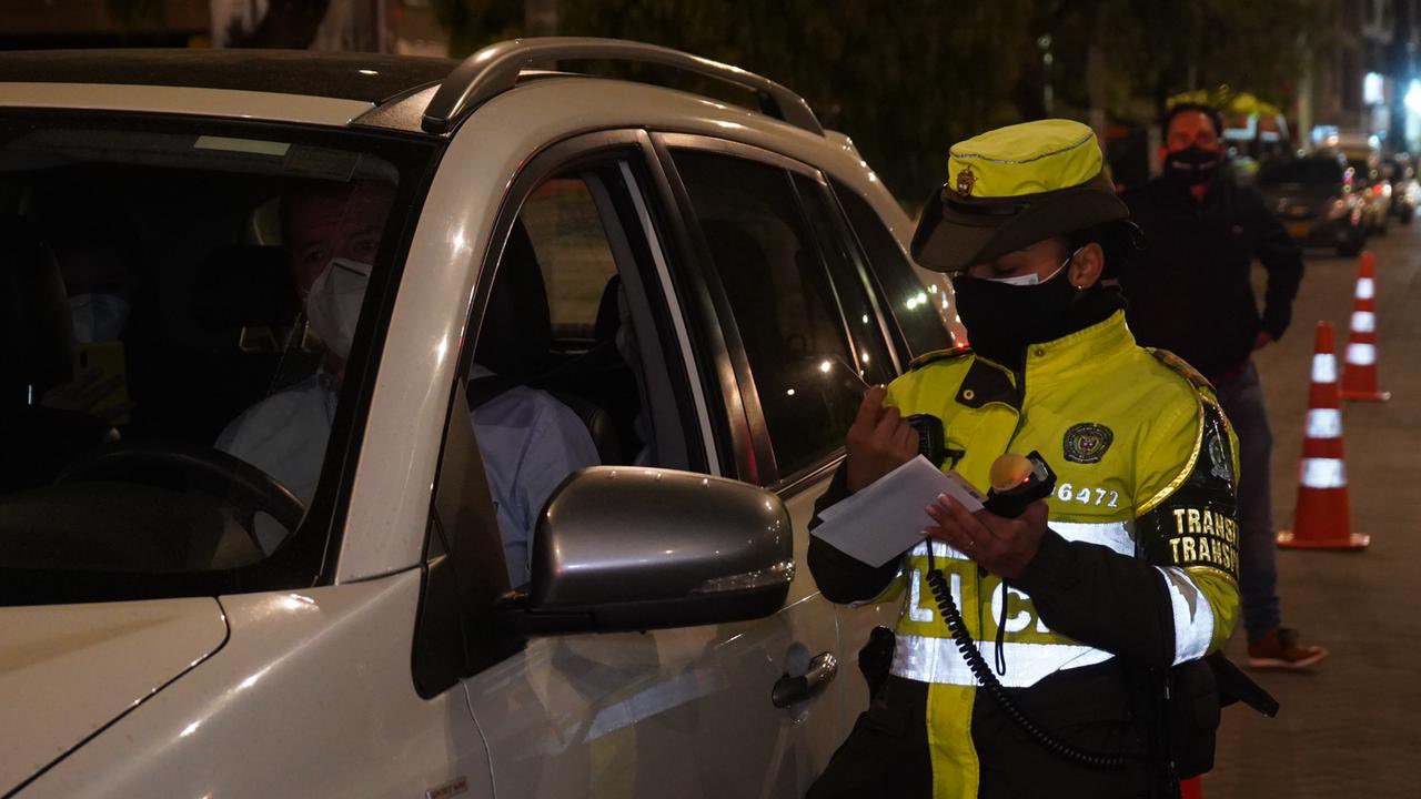 Este fin de semana, la Policía de Tránsito ha realizado en Bogotá más de 500 pruebas de embriaguez en diferentes puntos de la ciudad.