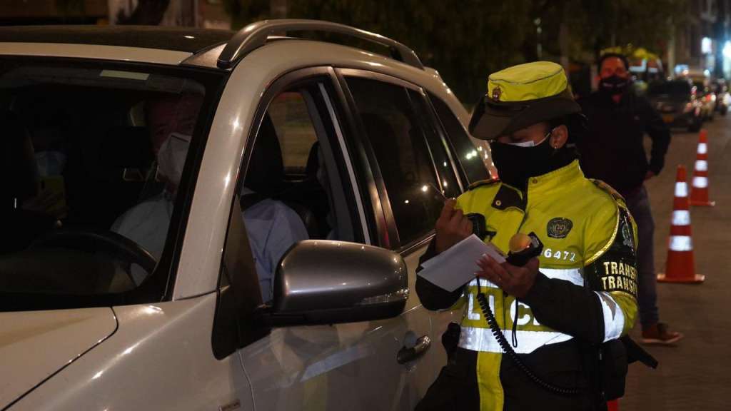Este fin de semana, la Policía de Tránsito ha realizado en Bogotá más de 500 pruebas de embriaguez en diferentes puntos de la ciudad.