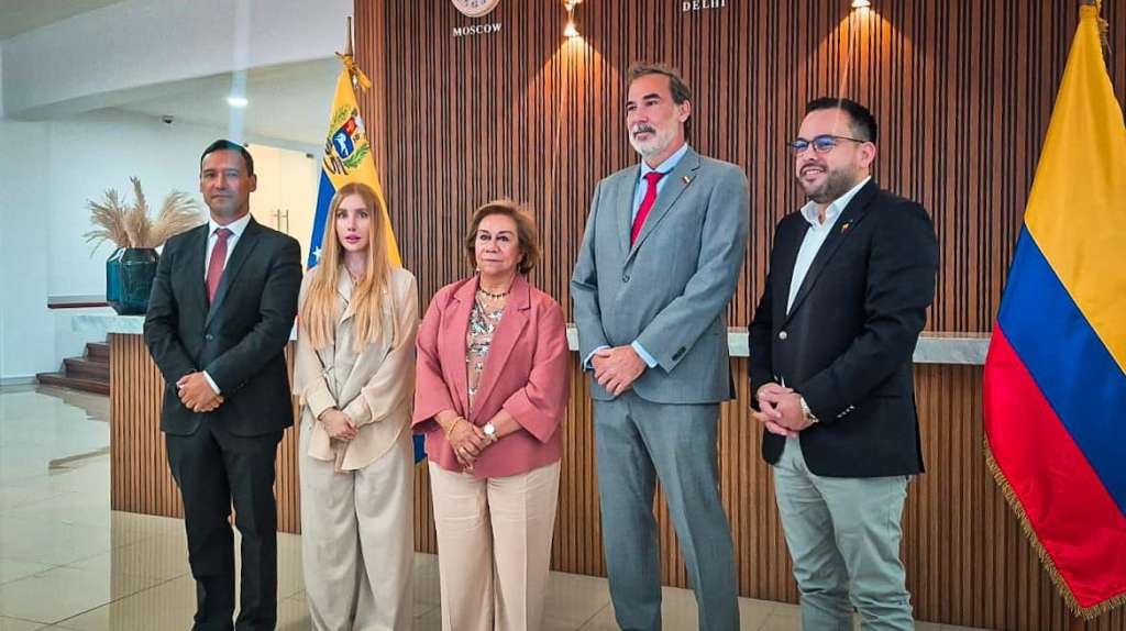 Las ministras de Comercio, Industria y Turismo, Diana Marcela Morales, y de Relaciones Exteriores, Rosa Villavicencio, junto con los ministros de Defensa, Pedro Sánchez, y de Minas y Energía, Edwin Palma, hicieron parte de la comitiva del Gobierno del Progreso en Caracas.