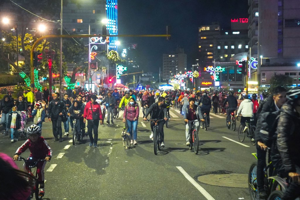 A partir de las 6:00 p.m. y hasta la media noche, las y los bogotanos podrán rodar en 24 carriles habilitados.