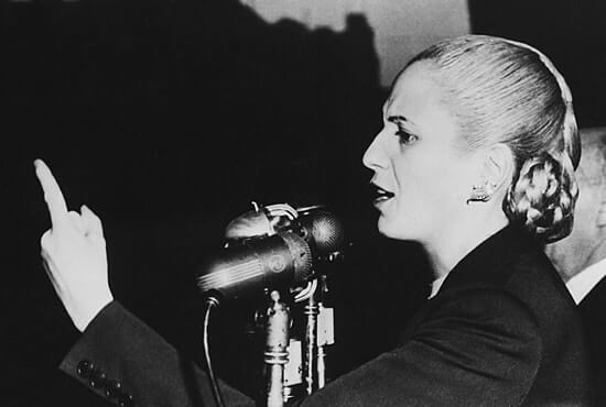Mujeres así: Eva Perón, del polvo al mito