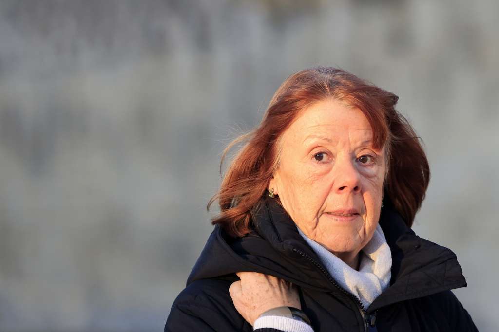 Avignon (France), 16/12/2024.- Gisèle Pelicot arrives at the criminal court where her ex-husband Dominique Pelicot stands trial, in Avignon, South of France, 16 December 2024. Dominique Pelicot is accused of drugging and raping his then-wife, Gisele Pelicot. He is also accused of inviting dozens of men to rape her while she was unconscious at their home in Mazan, France, between 2011 and 2020. Fifty other men are facing trial for their alleged involvement. Dominique Pelicot could face a maximum sentence of 20 years in prison if convicted. (Francia) EFE/EPA/Guillaume Horcajuelo
