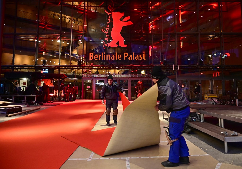 El Festival de Berlín, que entrega su conocido Oso de Oro, dura 11 días, durante los cuales los estudios y productores negocian y compran derechos de películas.