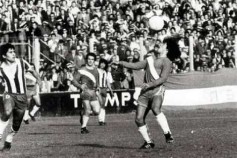 ¿Qué pasó con la pelota del primer gol oficial de Maradona?