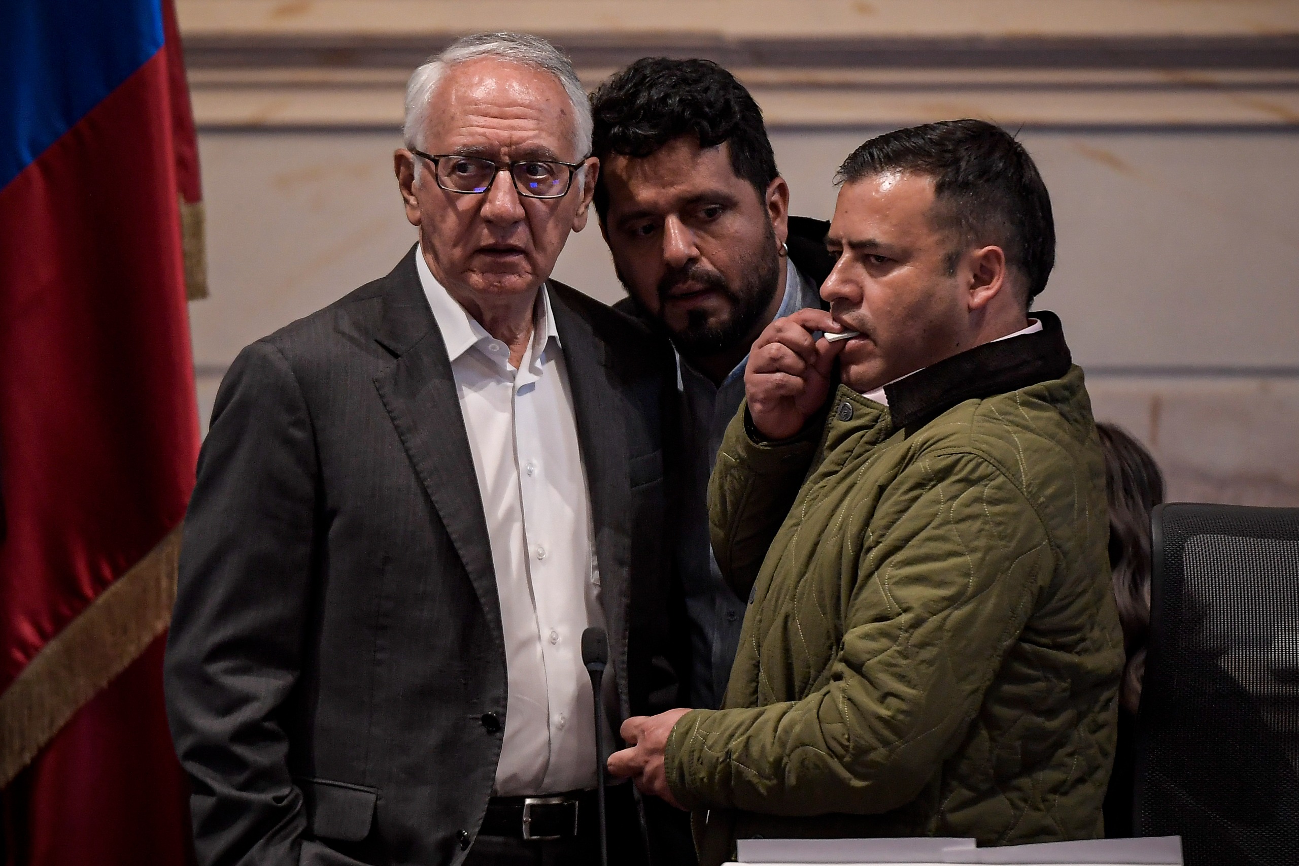 Ministro de Salud, Guillermo Alfonso Jaramillo; representante Alfredo Mondragón, y presidente de la Cámara, Jaime Raúl Salamanca, durante debate de reforma a la salud.