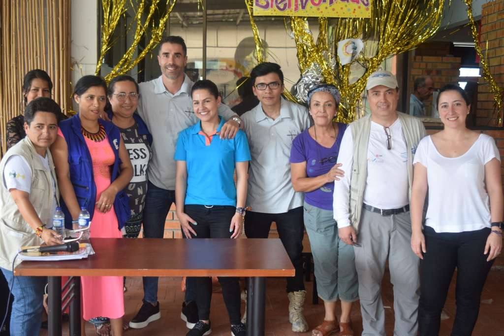 Juan Pablo Ángel y Anderson Tavera Mercedes-Benz Cars Colombia; Enrique Martin y Valentina Zuluaga Patrulla Aérea Civil Colombiana y madres Alianza de Mujeres / Cortesía