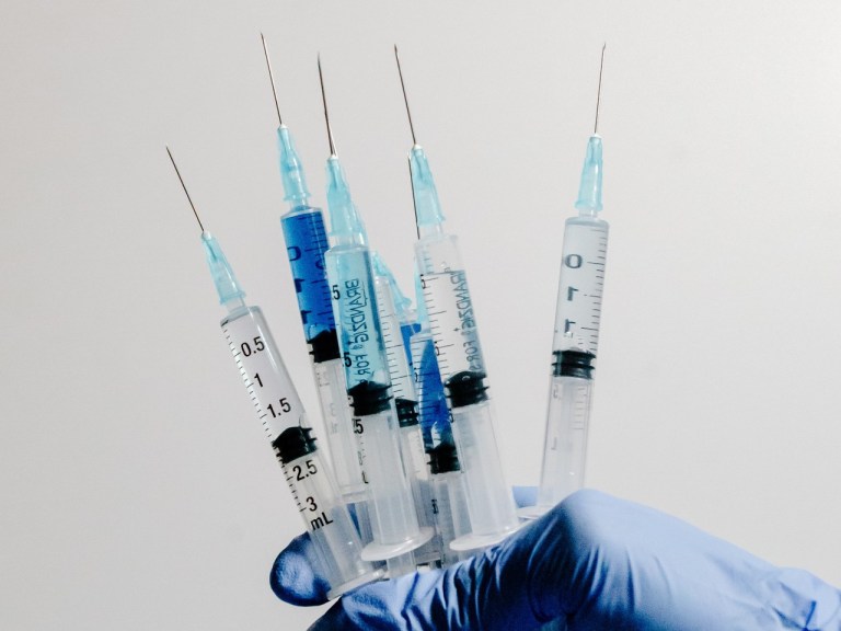 OMS evalúa si hacer pruebas de vacunas del virus de Marburgo por brote en Guinea Ecuatorial