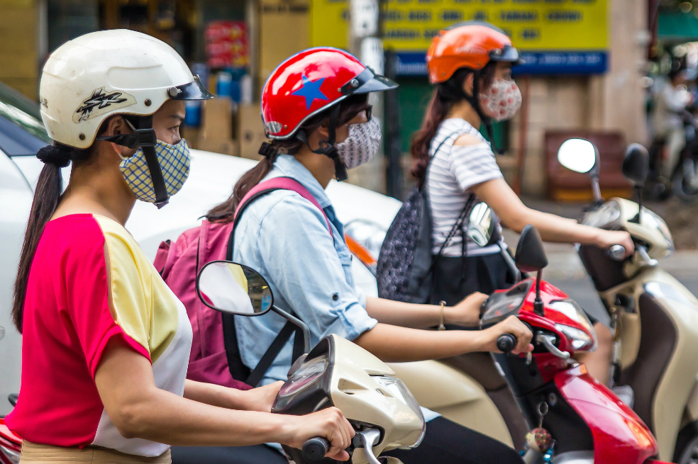 Ante la polución atmosférica, muchos habitantes deben usar tapabocas para andar por las calles. / Pixabay