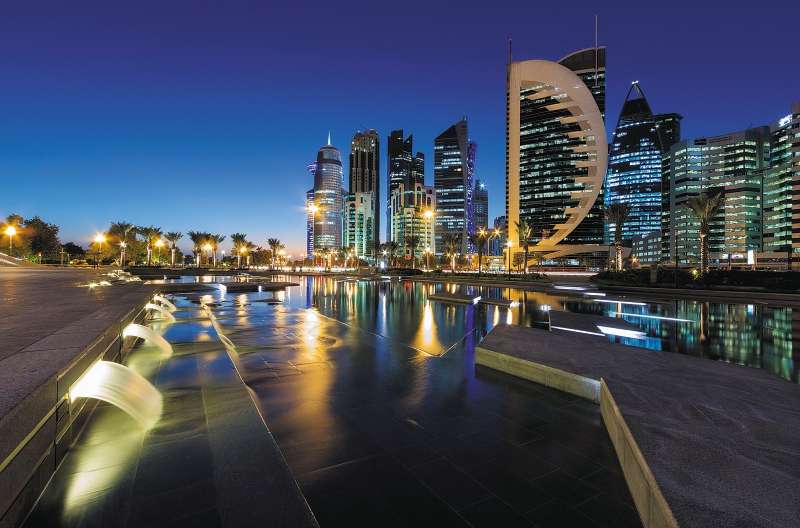 Doha cuenta con numerosas mezquitas, rascacielos futuristas y otras construcciones arquitectónicas ultramodernas.