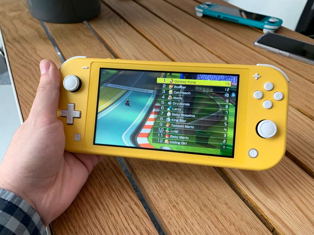 La versión Lite de la Nintendo Switch se vende en tres colores: amarillo, gris y turquesa. Sin embargo, existen diseños de edición limitada.