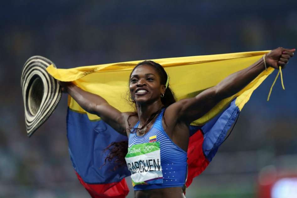 Caterine Ibargüen celebra la obtención de la medalla de oro en los Juegos Olímpicos de Río. Foto: AFP