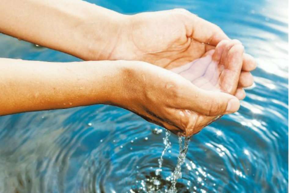 La iniciativa legislativa pretende establecer el agua como derecho fundamental dentro del Capítulo I de la Constitución, relacionado con esa materia y bajo el entendido que el agua es un elemento del que deben gozar todos los seres humanos y las generaciones futuras. / iStock