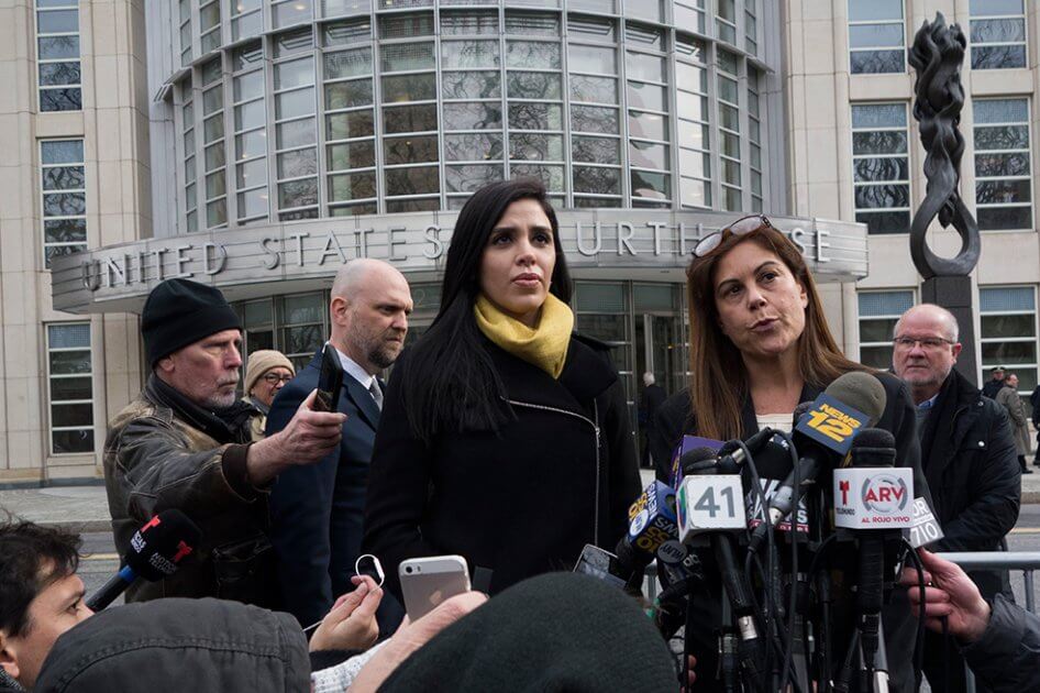 Los atuendos de Coronel, madre de dos hijas mellizas de siete años con el Chapo, fueron observados con lupa durante los tres meses de juicio del capo en la corte federal de Brooklyn. / Agencia AFP