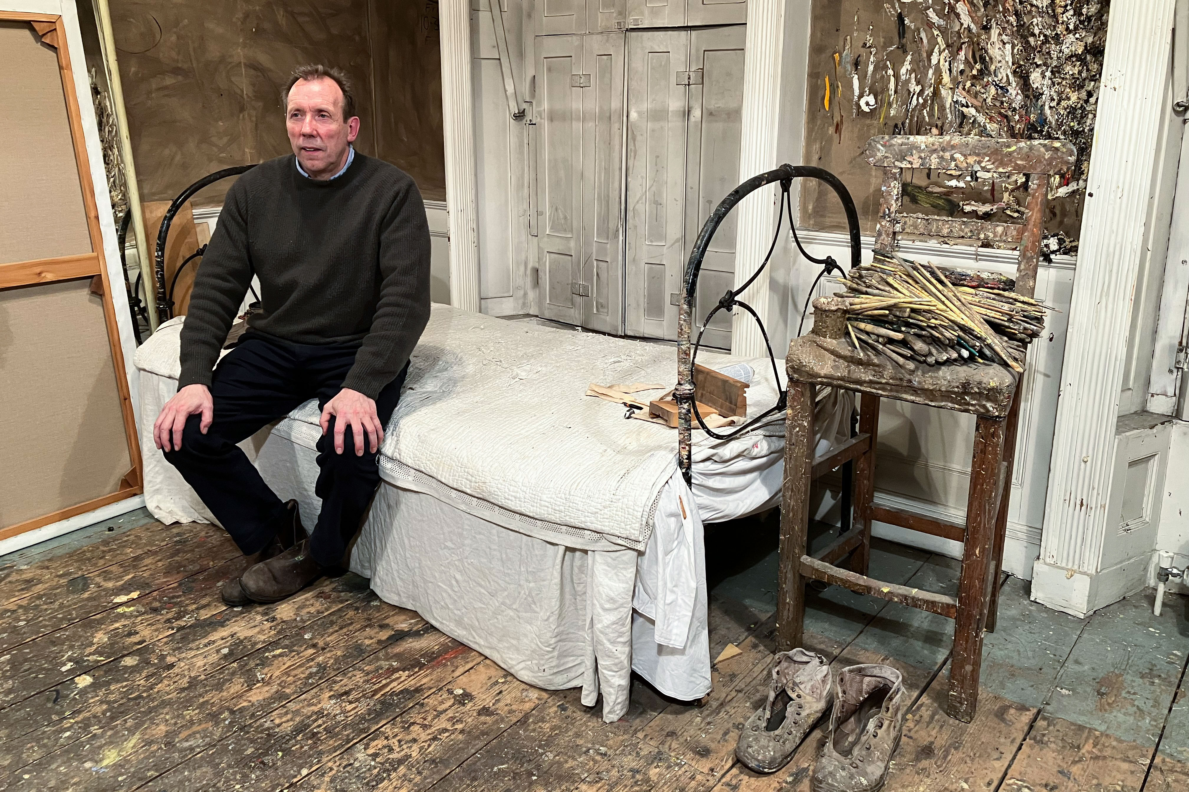 LONDRES (R. UNIDO), 19/12/2022.- Un gran retrospectiva del pintor británico Lucian Freud (1922-2011) que ofrece un nuevo punto de vista sobre su figura y su obra llegará en febrero al Museo Thyssen de Madrid procedente de la National Gallery de Londres, donde se exhibe desde octubre con éxito de público. "Lucian Freud. Nuevas perspectivas" recoge la producción de siete décadas del cotizado artista, referente de la pintura figurativa del siglo XX, con motivo del centenario de su nacimiento en Berlín el 8 de diciembre de 1922. EFE/ Judith Mora