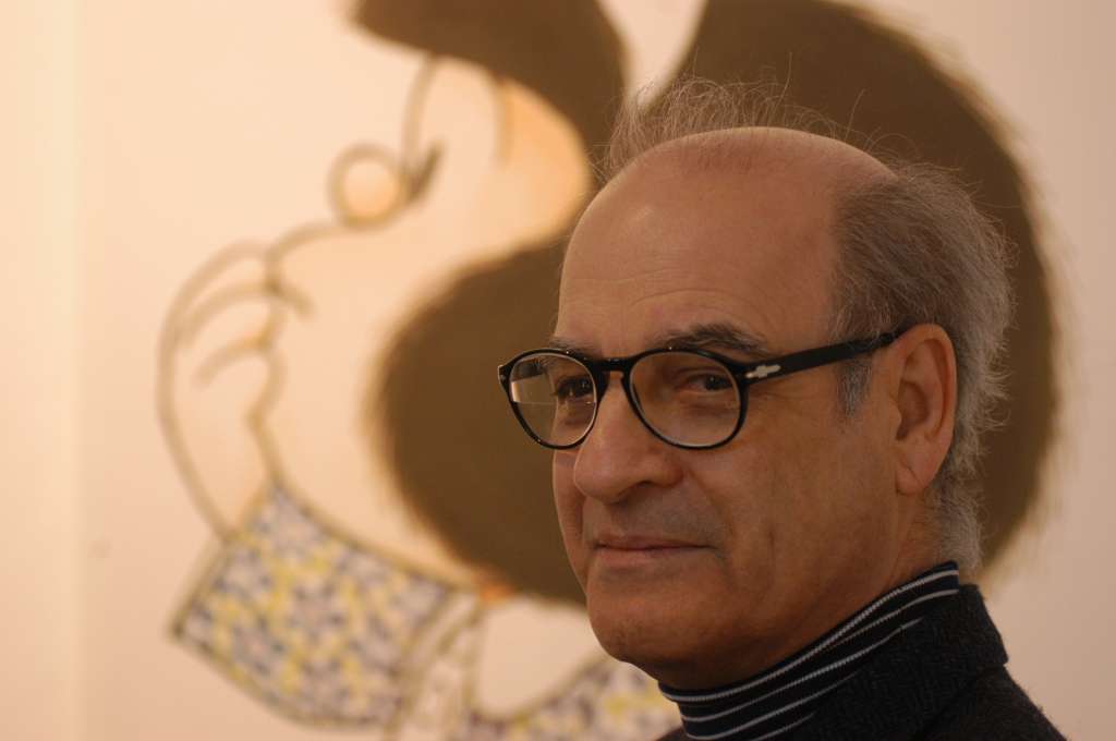 ACOMPAÑA CRÓNICA: ARGENTINA SERIES - AME2861. BUENOS AIRES (ARGENTINA), 27/09/2023.- Fotografía cedida por Disney+ que muestra un retrato de Joaquín Lavado 'Quino', creador de Mafalda. ¿Qué tienen en común los dibujantes Maitena y Liniers, los exdeportistas Manu Ginóbili y Gabriela Sabatini y el actor y director español Santiago Segura? Todos aman a Mafalda, esa niña de 6 años adelantada a su tiempo, rebelde, feminista, inquieta, y a todo el universo que el genial Joaquín Lavado 'Quino' creó en torno a ella. Todos ellos, junto a muchos otros de nacionalidades diversas, desfilan por los cuatro capítulos de la serie documental "Releyendo: Mafalda" que, desde este miércoles, puede verse en las plataformas Disney+ y Star+ y que busca "un punto de vista diferente audiovisual" sobre este personaje icónico de la cultura argentina y su autor. EFE/ Disney+ SÓLO USO EDITORIAL/SÓLO DISPONIBLE PARA ILUSTRAR LA NOTICIA QUE ACOMPAÑA (CRÉDITO OBLIGATORIO)