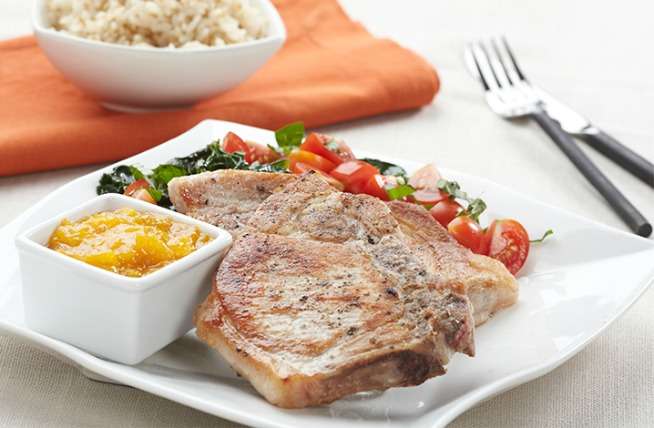 Chuleta de cerdo en salsa de tomate de árbol