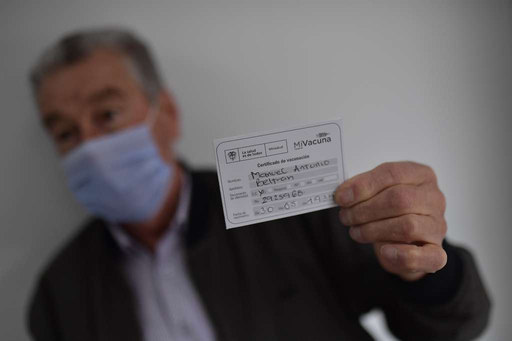 Jornada de vacunación para personas de la tercera edad o adulto mayor en la ciudad de Bogotá contra el Covid - 19
