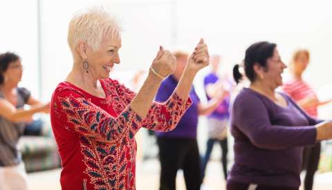 ¿Y si bailar fuera tan efectivo como hacer ejercicio para mejorar la salud mental?