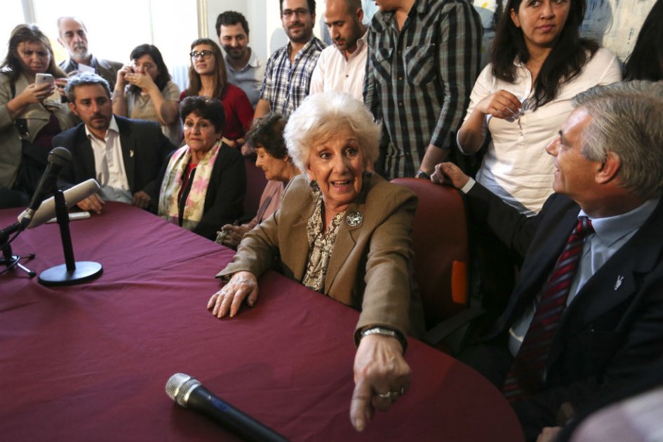 La presidenta de Abuelas de Plaza de Mayo, Estela de Carlotto, durante la rueda de prensa en la que anunció la restitución de la nieta desaparecida número 117. /EFE