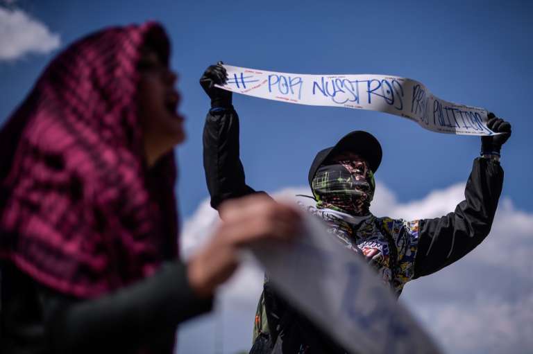 Durante la marcha también se rechazó la orden del Ministerio de Defensa de militarizar el denominado Portal Resistencia.