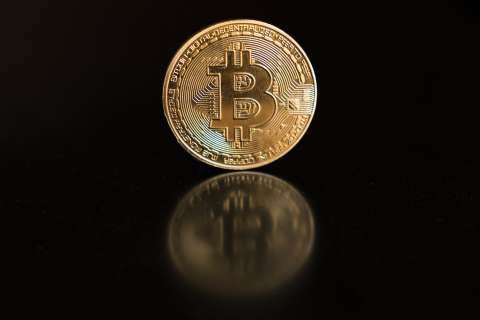 ¿Se agotó el rebote? Bitcoin pierde fuerza llegó a estar por debajo de los USD 67.000