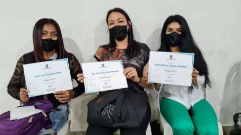 En Antioquia, mujeres víctimas y excombatientes se graduaron como activistas de paz