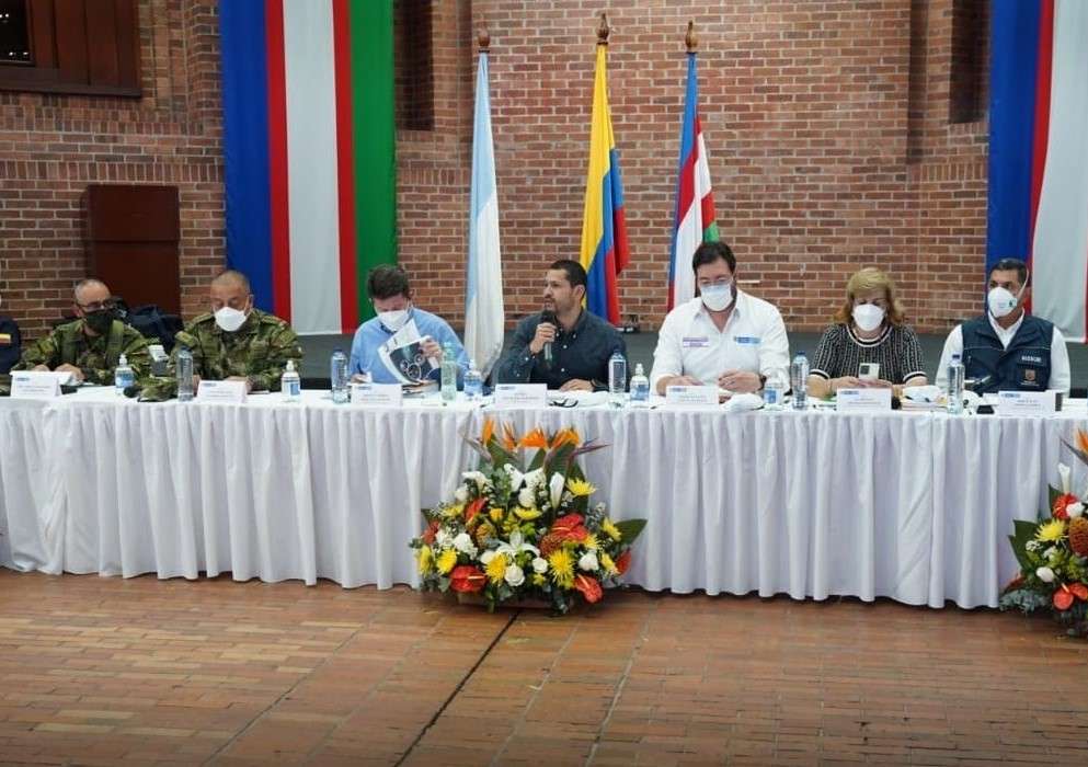 Diego Molano y Daniel Palacios, así como el alcalde de Cali, Jorge Iván Ospina, y la gobernadora, Clara Luz Roldán.