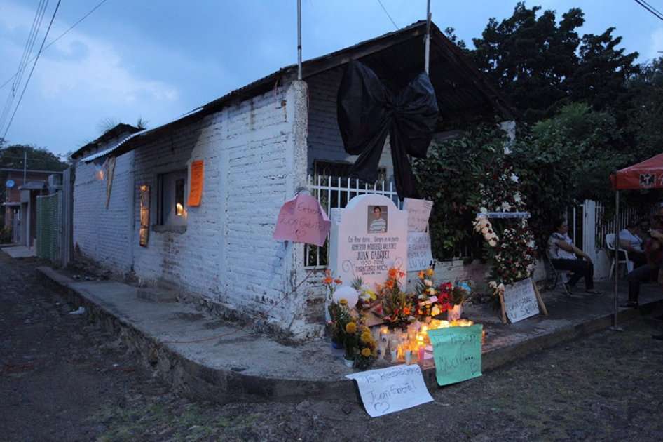 Fotografía de un altar en la casa donde nació el cantautor mexicano Juan Gabriel en el poblado de Parácuaro, en el estado de Michoacán (México). / Efe