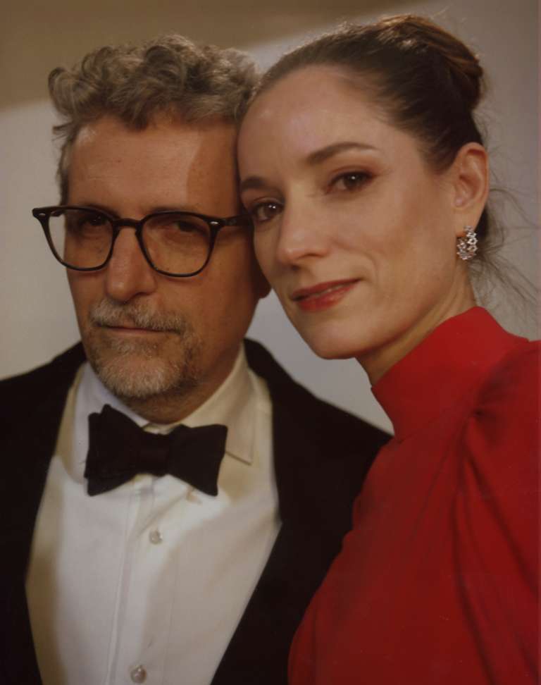 De izquierda a derecha, Kleber Mendonça Filho, director y coproductor de "The Secret Agent", y Emilie Lesclaux, coproductora de la película. / Chantal Anderson/The New York Times
