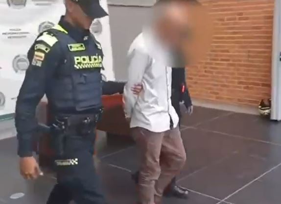 Se hizo pasar por otra persona usando huellas falsas en un banco de Puente Aranda.