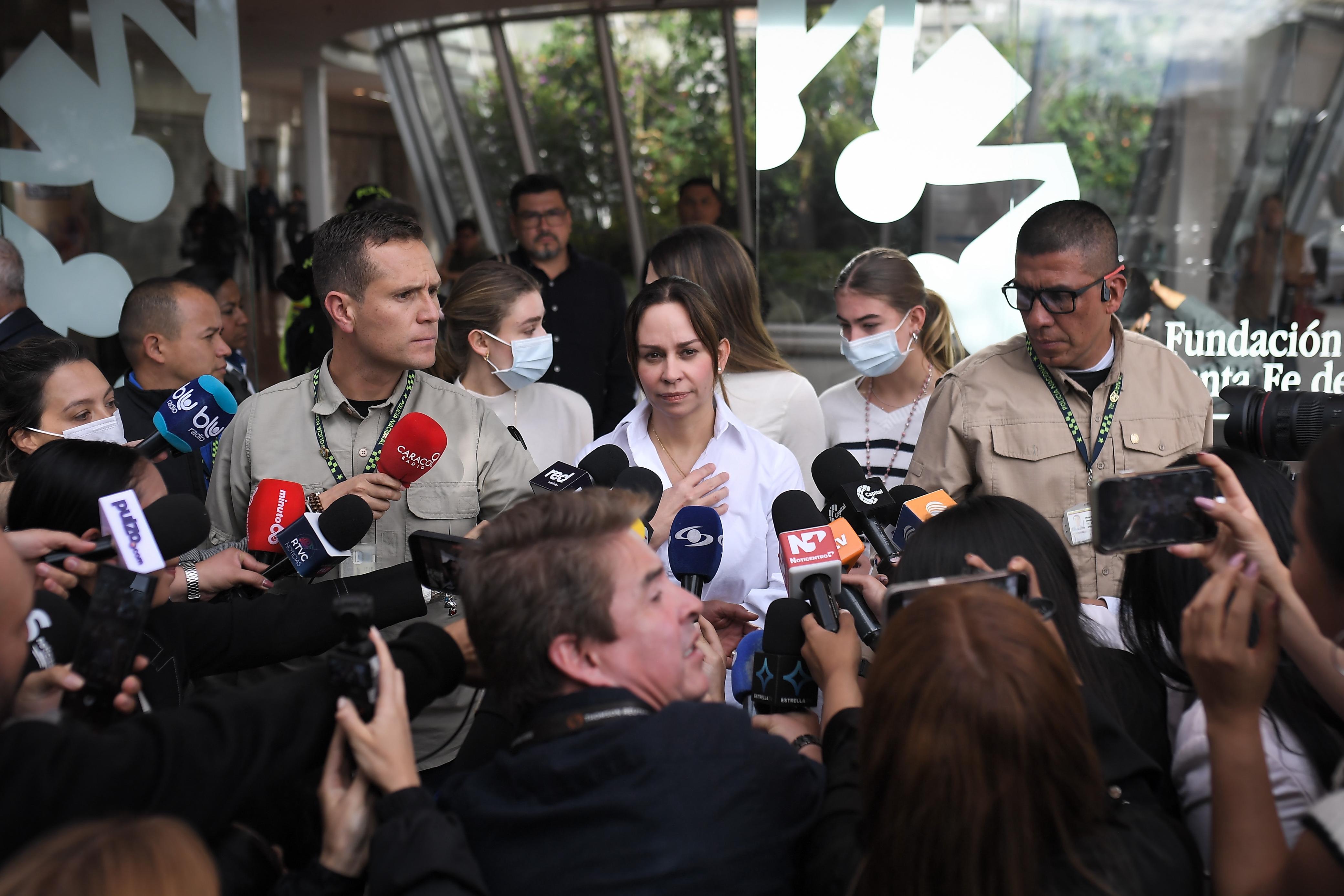 María Claudia Tarazona entregó un sentido mensaje en el que inventó a todos los colombianos a que se unan en oración por la salud de su esposa, quien permanece en estado "extremadamente crítico".