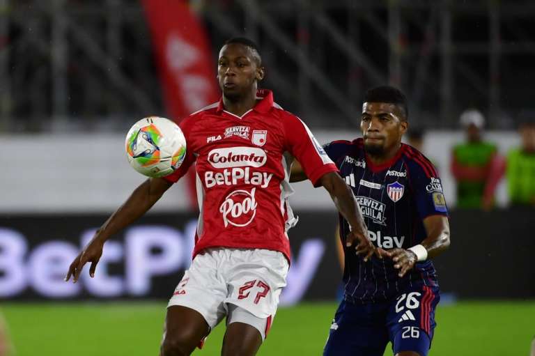 Santa Fe rescató un empate en El Campín, cuando parecía que Junior daba el golpe en la ida de la semifinal. Todo se definirá la próxima semana en la vuelta que se jugará en Barranquilla. Estas fueron las mejores imágenes.