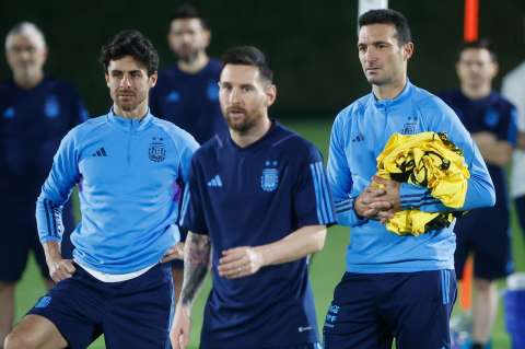 Pablo Aimar no paraba de llorar: su festejo por el gol de Messi contra México