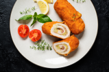 Receta con pechuga de pollo rellena con jamón y queso