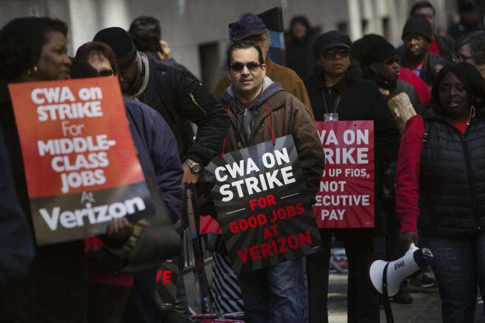El operador de telefonía móvil más grande de Estados Unidos asumió una dura postura contra sus dos principales sindicatos laborales. / Bloomberg News