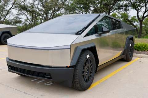 Tesla retira miles de Cybertrucks en el mundo: esta es la razón