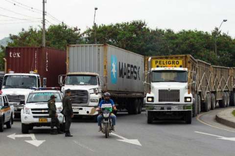 ‘Que el Gobierno atienda peticiones de los camioneros’: Robledo