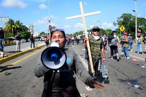 “Caravana madre” de miles de migrantes busca llegar a Ciudad de México