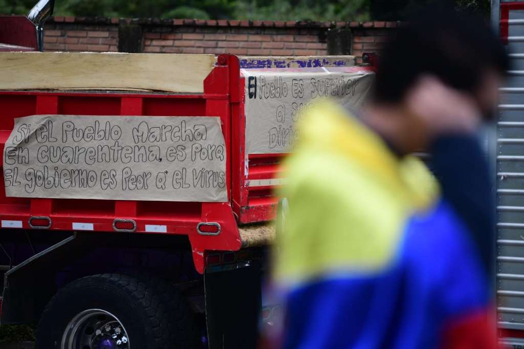 Fotografía del plantón de volqueteros Bogotá, en la Carrera Séptima con calle 172.