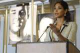 Miss Universo visita enfermos de SIDA