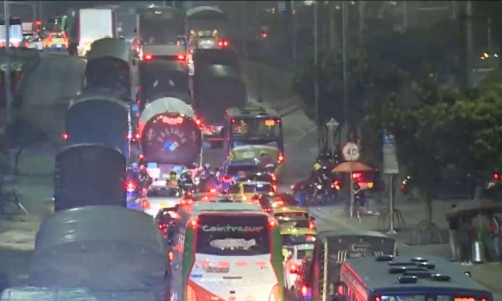 Antes y después de iniciar la cuarentena, se vio alto flujo vehicular por las salidas de Bogotá.