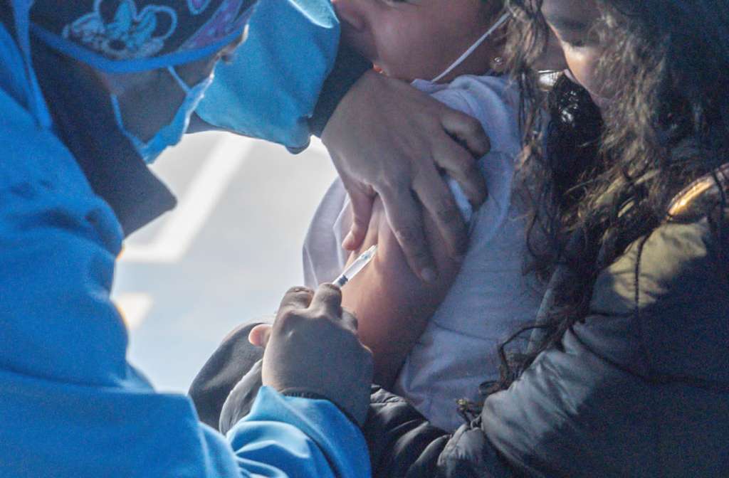 Bogotá busca que más de
100 mil niños y niñas menores de seis años, completen su esquema de vacunación.