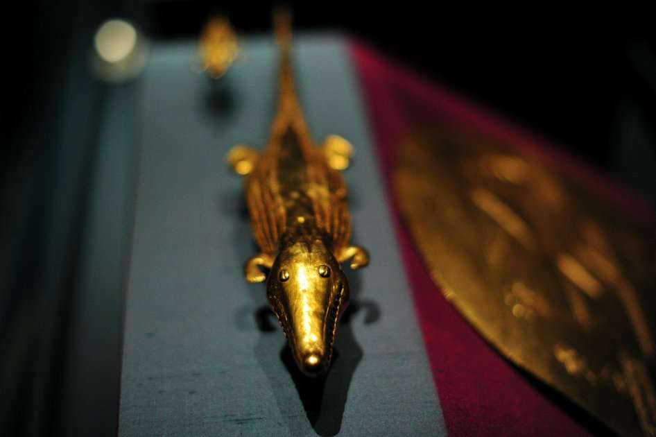Un colgante en forma de cocodrilo se exhibe en el Museo Británico, formando parte de la "Más allá de El Dorado: el poder y el oro en la antigua Colombia' muestra que se debe a que aparezca a partir de octubre 17 de 2013 - 23 de marzo de 2014