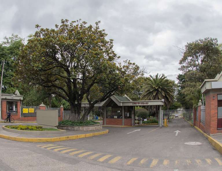 La entrada principal de la sede Norte fue reformada en los años 90. Allí funciona la Facultad de Ciencias Agropecuarias y la Clínica Veterinaria.