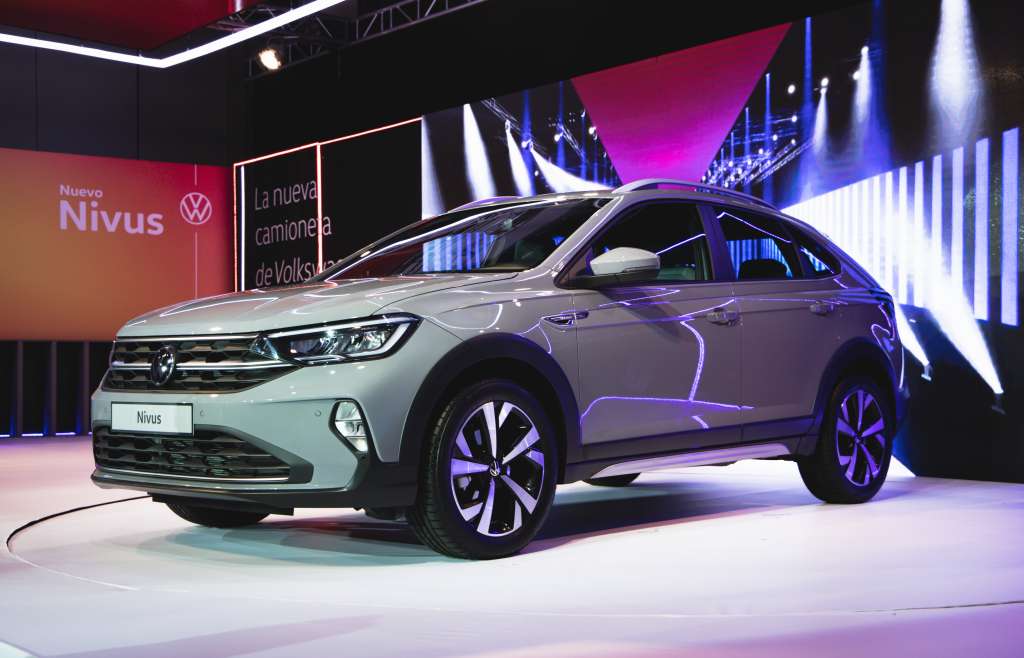 Producido en la planta de Anchieta, en Brasil, el nuevo Volkswagen Nivus viene configurado de dos versiones: Comfortline y Highline.
